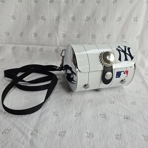 Littlearth MLB New York Yankees Pinstripe Metal Crossbody Bag